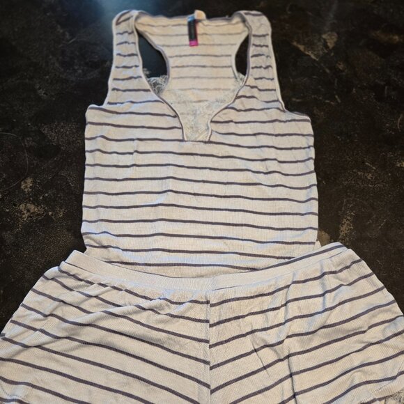 Vince Camuto Blue/White Striped Top and Shorts Pajama Set Loungewear Size Medium - Picture 2 of 6